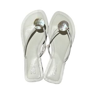 ZERIA Women Flip-Flop Sandals, Mother-of-Pearl-Like Accent, White, Size 8